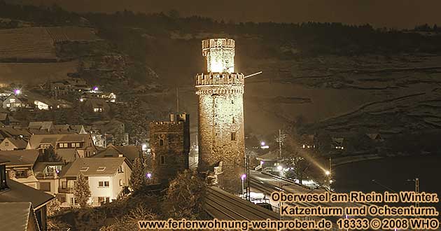 Oberwesel am Rhein im Winter. Katzenturm und Ochsenturm.